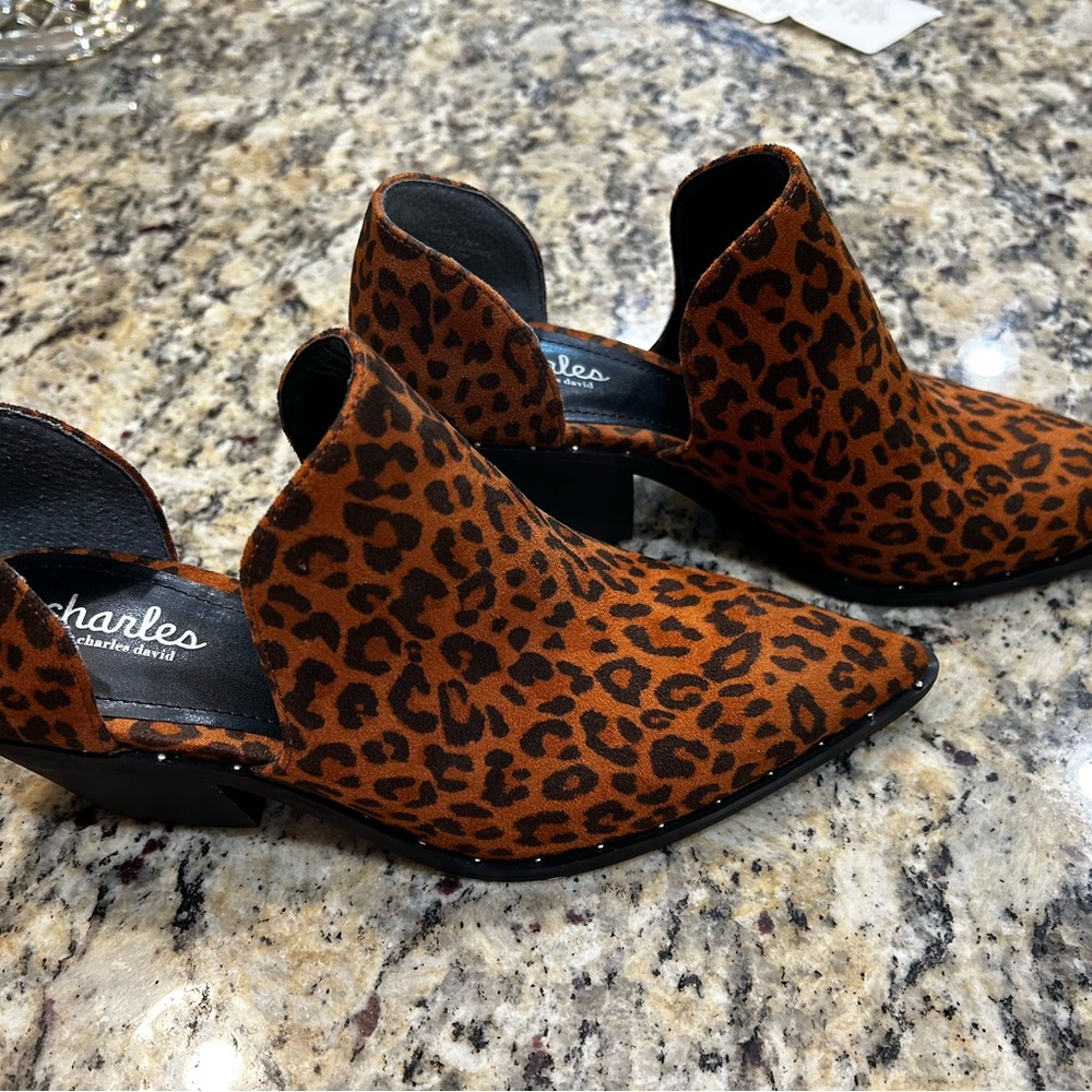 Charles by Charles David Leopard Print Women's Shoes